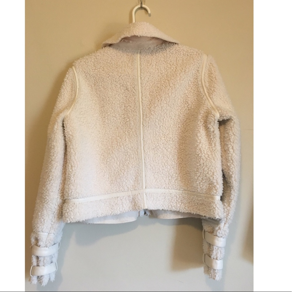 Fluffy white GUESS jacket - Picture 2 of 4